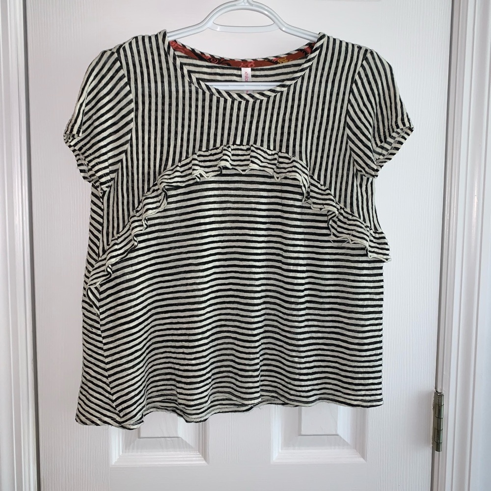 STRIPED RUFFLE TEE